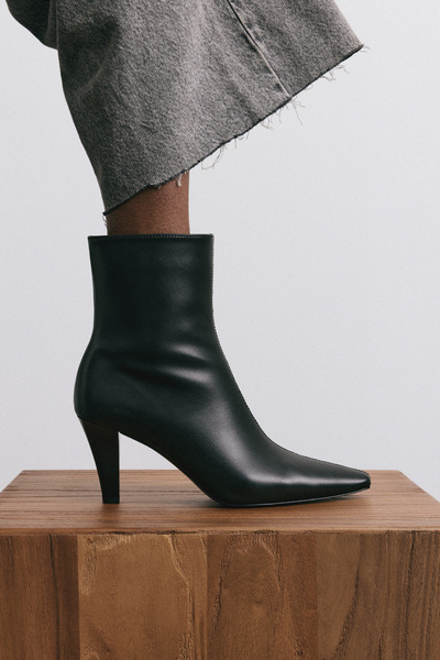 LUTVELIZADE بوت 2516 - حذاء نسائي أسود بمقدمة مدببة فوق الكاحل