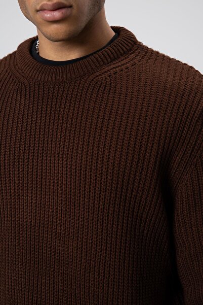 VAMOSCLO Πλεκτό πουλόβερ με λαιμόκοψη oversized καφέ