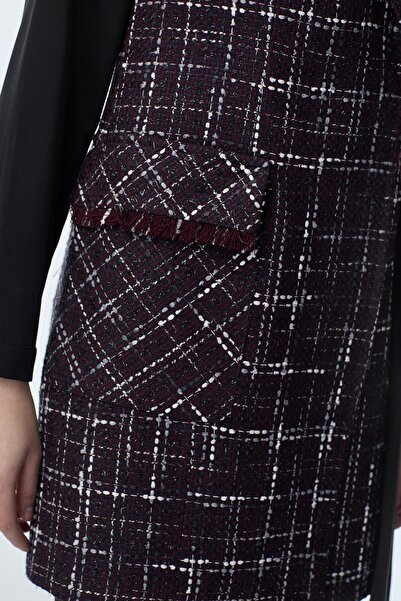 Zühre طقم مكون من قطعتين من قماش التويد المزخرف بتفاصيل حزام بلون البرقوق TK-1389