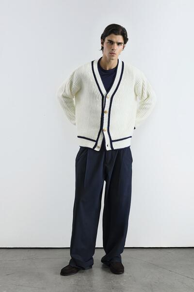 GIESTO White Cardigan with Gold Buttons