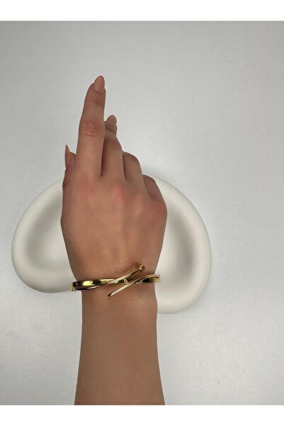 Kius سلسلة خاصة من أساور كيرتري الذهبية على شكل مسمار