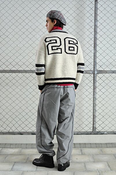 GIESTO Written V-Neck Oversize Feathered Gray Sweater