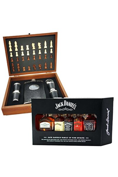 velve Set GivesDrink's pentru barbati, piese sah, plosca, 4 pahare, selectie de mini bauturi gama Jack