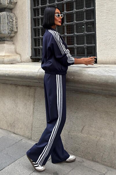 Lijuri Csíkos és csipke részletekkel ellátott sportruha 10270 R10-E-K4