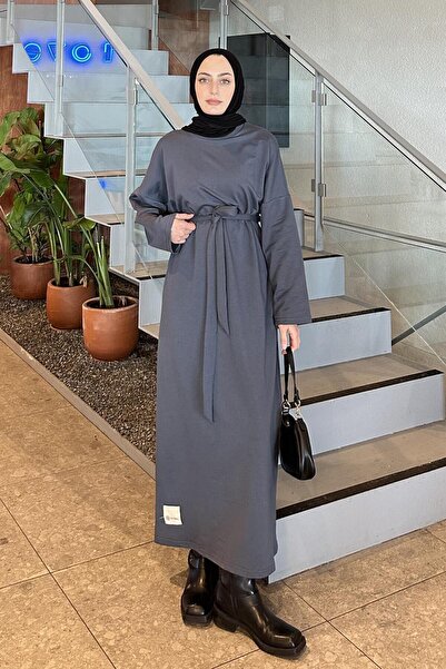 lamelif Dimljena haljina sa izvezenim porubom i pojasom