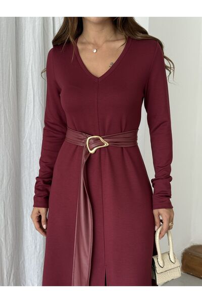 QİMYA BUTİK فستان طويل نسائي من القطن الممشط بياقة على شكل V وشق أمامي وتفاصيل حزام مع باقة زهور