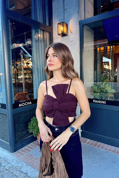 Sue Store Μπλούζα με λουράκια με λεπτομέρεια από μπορντό κορδέλα