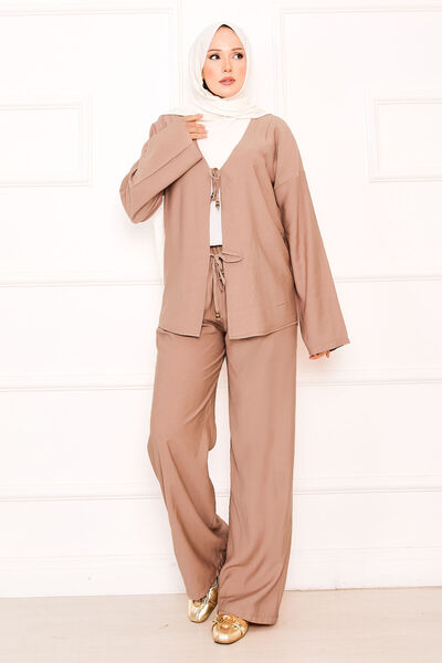 EBRUTESETTÜR طقم مكون من قطعتين مع تفاصيل أربطة أمامية وبنطلون من فرو المنك