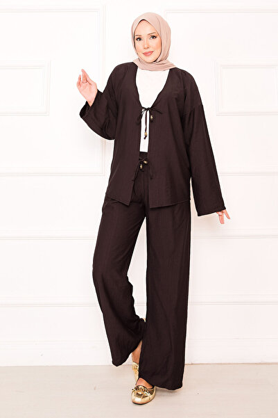 EBRUTESETTÜR طقم مكون من قطعتين مع تفاصيل أربطة أمامية وبنطلون باللون البني