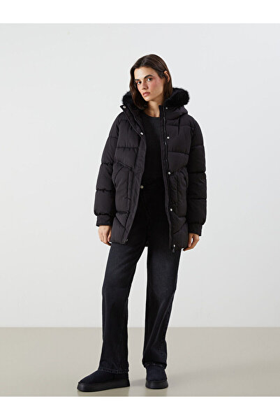 LC Waikiki Siyah Kürklü Kapüşonlu Kadın Şişme Mont