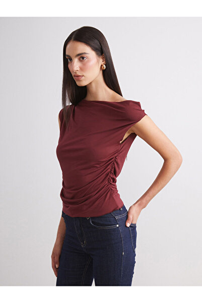 LC Waikiki بلوزة مجمعة برقبة قارب