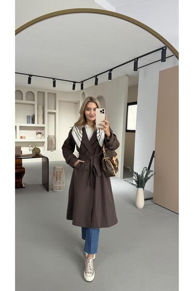 Sezgi Tekin Λεπτομέρεια φουλάρι Καφέ μακρύ παλτό