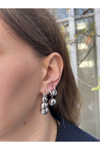 TUĞÇE TURAP 3’lü Gümüş Renk Kararmaz Çelik Küpe Seti – Halka ve Top Detaylı Model