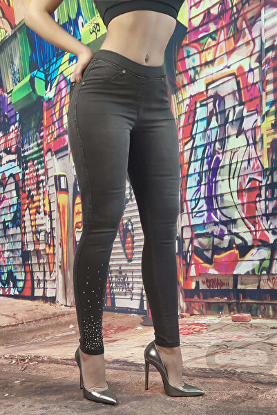 WildFashion High-waisted Stretch Fabric jeans with rhinestones C810-18