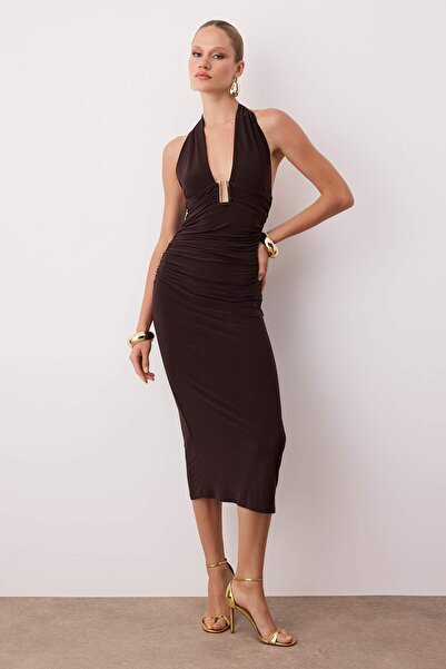Trendyol Collection Кафява аксесоарна детайлна миди коктейлна рокля TPRAW26EL00076