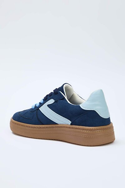 TRENDYOL SHOES Marineblaue, zweifarbige Retro-Sportschuhe für Damen mit zwei Schnürsenkeln TAKSS25SN00009