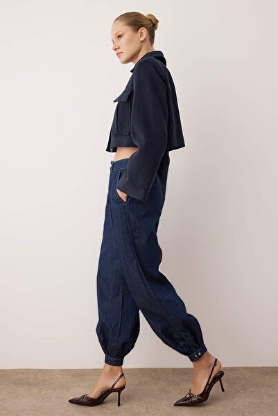 Trendyol Collection Blugi jogger cu talie înaltă, cu detaliu pe picioare, albastru închis TWOAW26JE00215