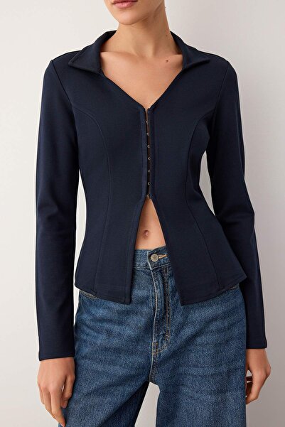 Trendyol Collection Námořnická modrá hladká pletená halenka s polo límečkem a zapínáním na knoflíky, pružná a přiléhavá k tělu TWOAW26BZ00038