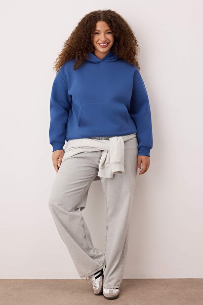 Trendyol Curve Hanorac tricotat cu glugă albastră, cu imprimeu pe spate, mărime mare TBBAW26AO00015