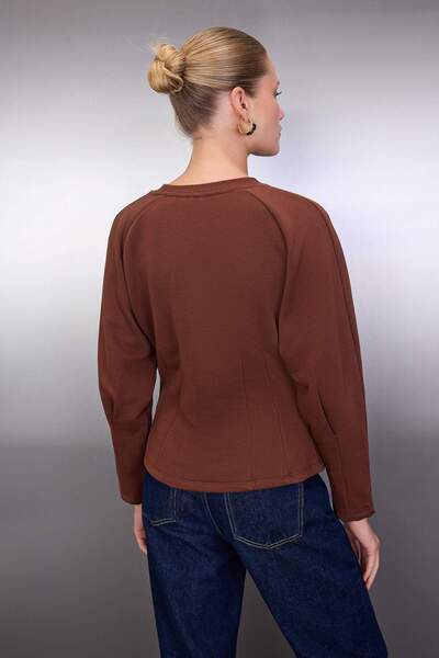 Trendyol Collection Brown Thick Non-Shardon Knitted Crew Neck Sweatshirt Twoaw26Sw00068