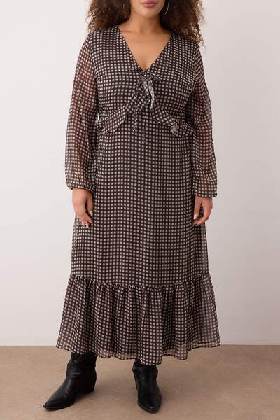 Trendyol Curve Многоцветна рокля с каре/тартан от шифон, дължина макси, голям размер TBBAW26AH00030