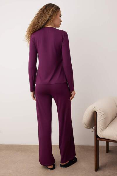 Trendyol Collection Pyjama-Set aus gestricktem Viskose-Single-Jersey mit Pflaumenkragen und detaillierter Taillenfaltung THMAW26PT00151