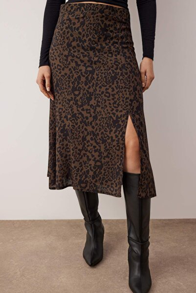 Trendyol Collection Hnědá midi tkaná sukně s leopardím vzorem z viskózové tkaniny TWOSS20ET0230