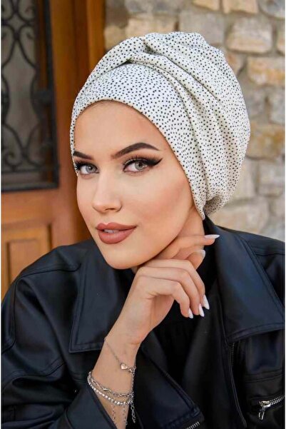 Aişe tesettür Λευκό καπέλο με μαύρες κουκκίδες με λεπτομέρεια στριφτού σχήματος