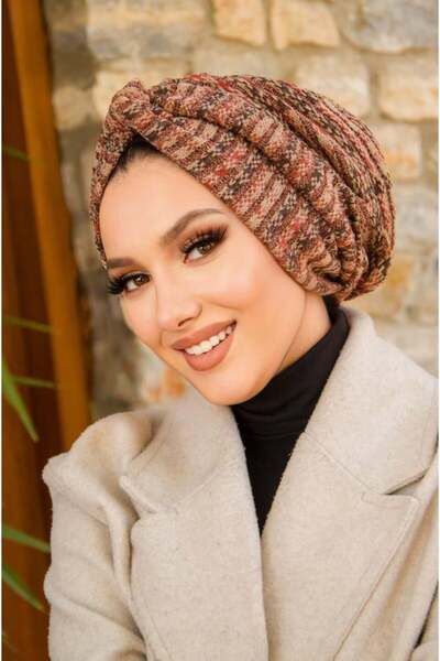 Aişe tesettür Χειμερινό καπέλο με σπιράλ σε μπεζ χρώμα