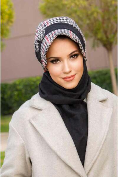 Aişe tesettür Siyah Kırmızı Kazayağı Fiyonk Aksesuarlı Tesettür Şapka