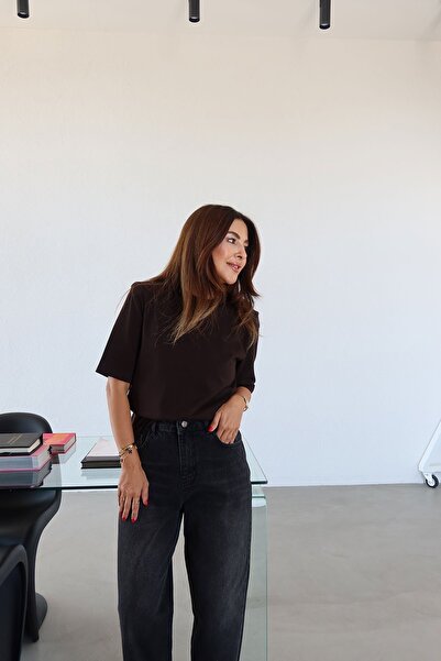 Özge Özgenç Tricou de bază cu umăr căptușit
