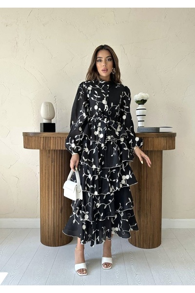 Afiş Butik Rochie neagră brodată cu fuste în straturi