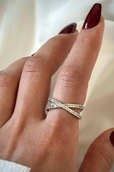 Leo'Stone خاتم نسائي بتصميم متقاطع من حجر الزركون قابل للتعديل