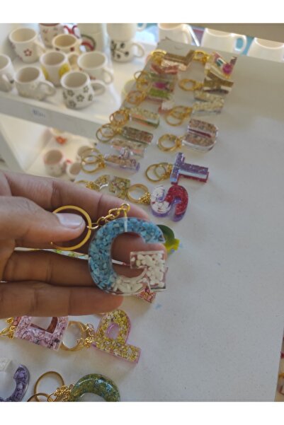 Home هدية سلسلة مفاتيح إيبوكسي بحرف "G".