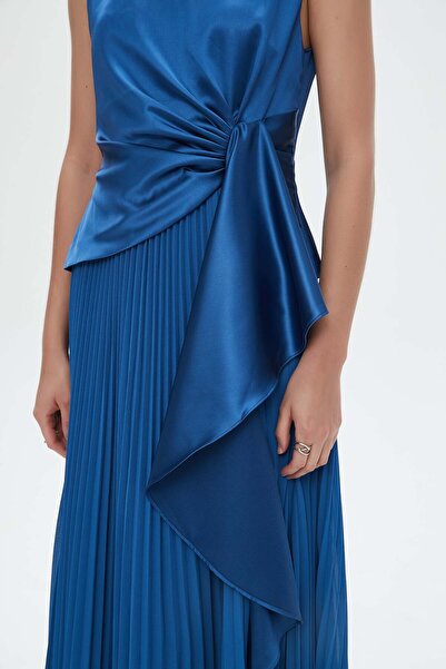 Nichii Sleeveless Pleated Maxi Dress