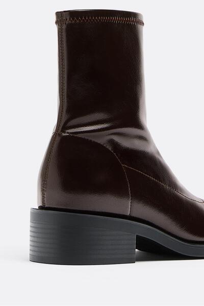 Stradivarius Botines planos stretch