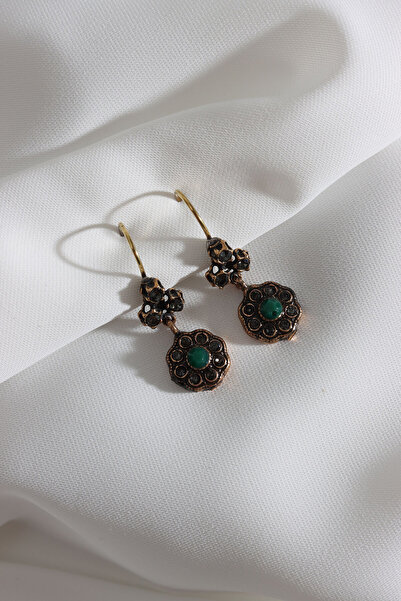 Süspüs Accessories TAŞ DETAYLI SALLANTILI KADIN OTANTİK KÜPE