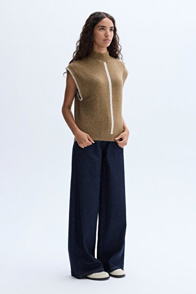 Mudo Stand-Up Collar Sweater with Striped Detail