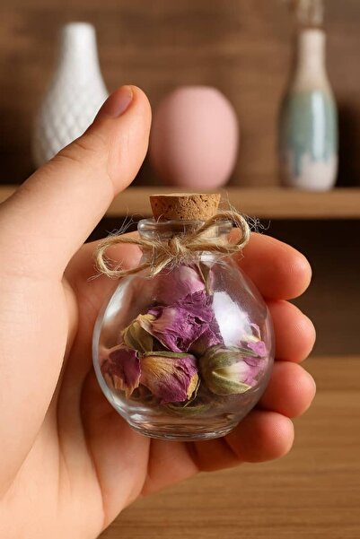 Şirin Küresel Cam Kavanozda Kurutulmuş Gül Tomurcuğu – Dekoratif & Aromatik