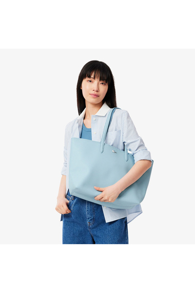 Lacoste حقيبة كتف نسائية باللون الأزرق الفاتح من آنا