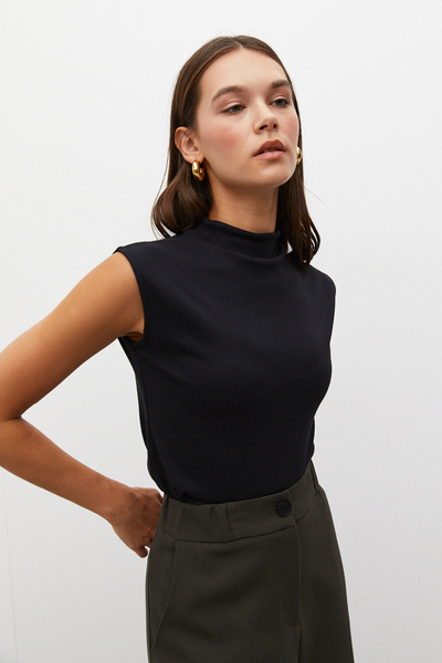 urban focus Collar Detailed Sleeveless Body