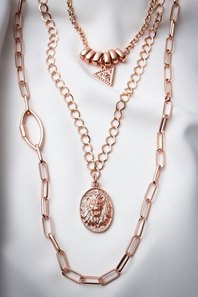 LA PERRY ACCESSORIES 3'L Lion Figured Rose Necklace