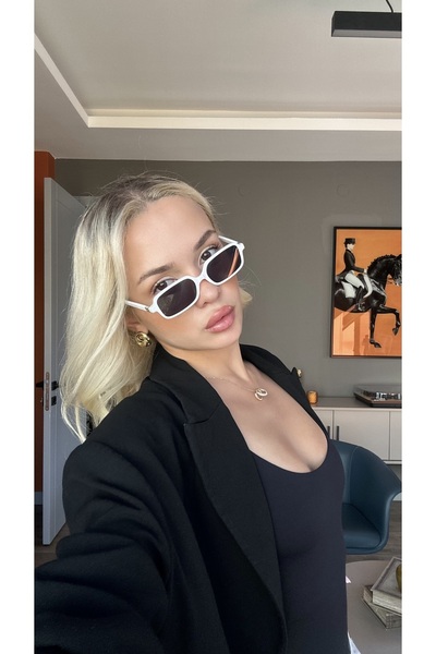 TomyHelf Beyaz Çerçeveli Gold Detaylı Siyah Camlı Güneş Gözlüğü