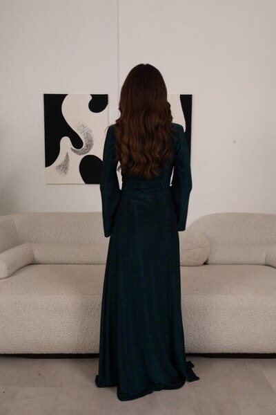 Generic Long green evening dress with luxurious sheen and wide sleeves with elegant black embroidery