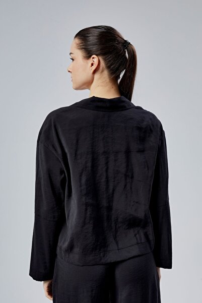 Bolivente Black Loose Cut Shirt with Tie Detail