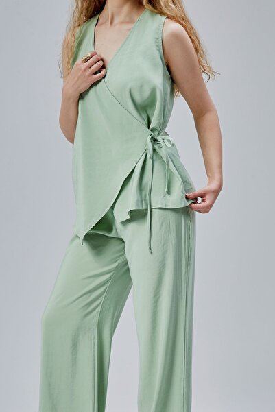 Bolivente Mint V-Neck Side Tie Detailed Vest-Pants Suit