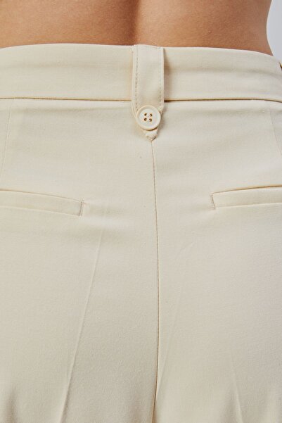 Bolivente Ecru Casual Cut Pleated Fabric Trousers