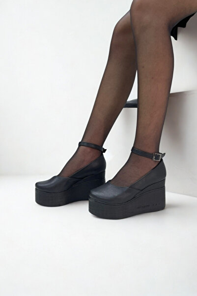 inizio Pantofi negri cu toc pană V4288