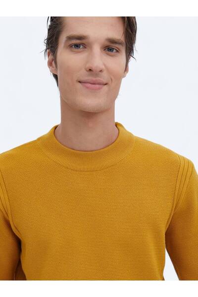 Kip Sarı Yarım Balıkçı Yaka Desenli Triko Kazak