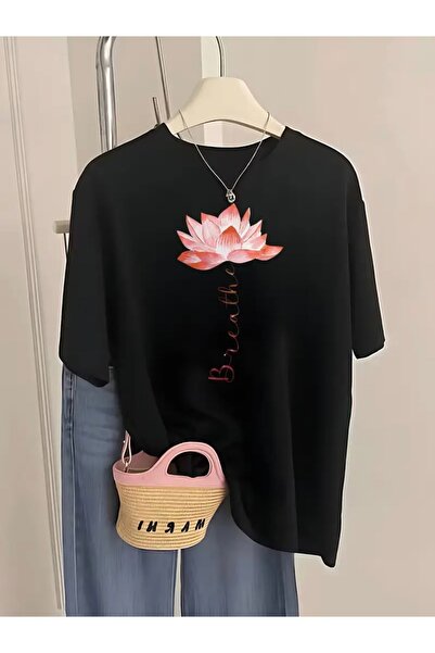 FUFLUNS تي شيرت بياقة دائرية كبيرة الحجم مطبوع عليه LOTUS BREATHE